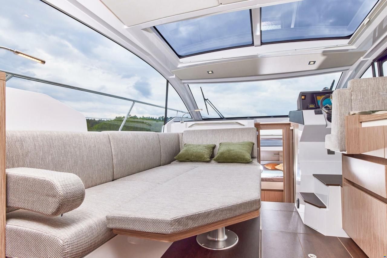 Sealine C335