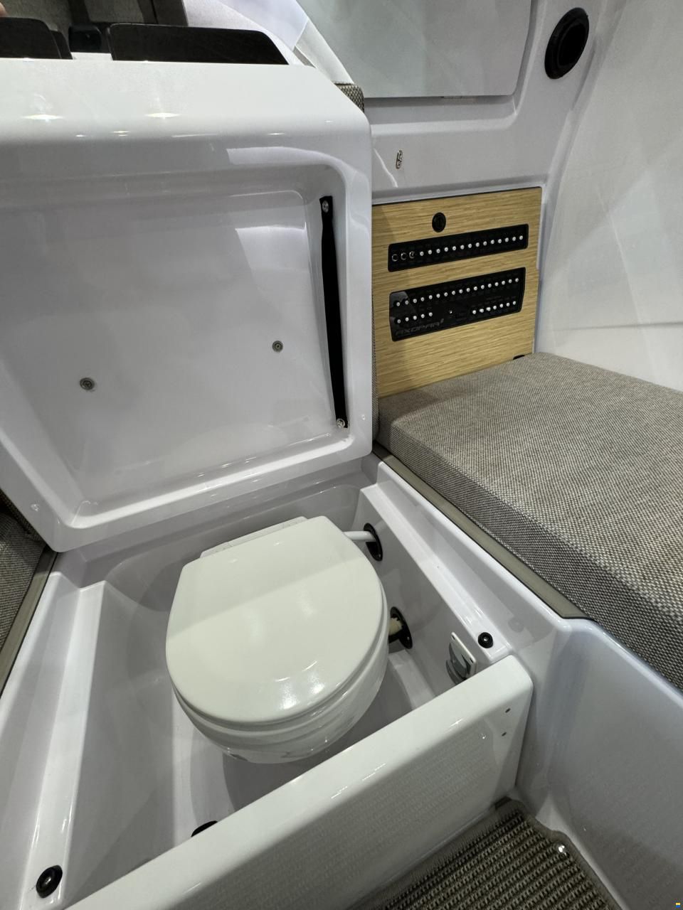 Axopar 29 Cross Cabin