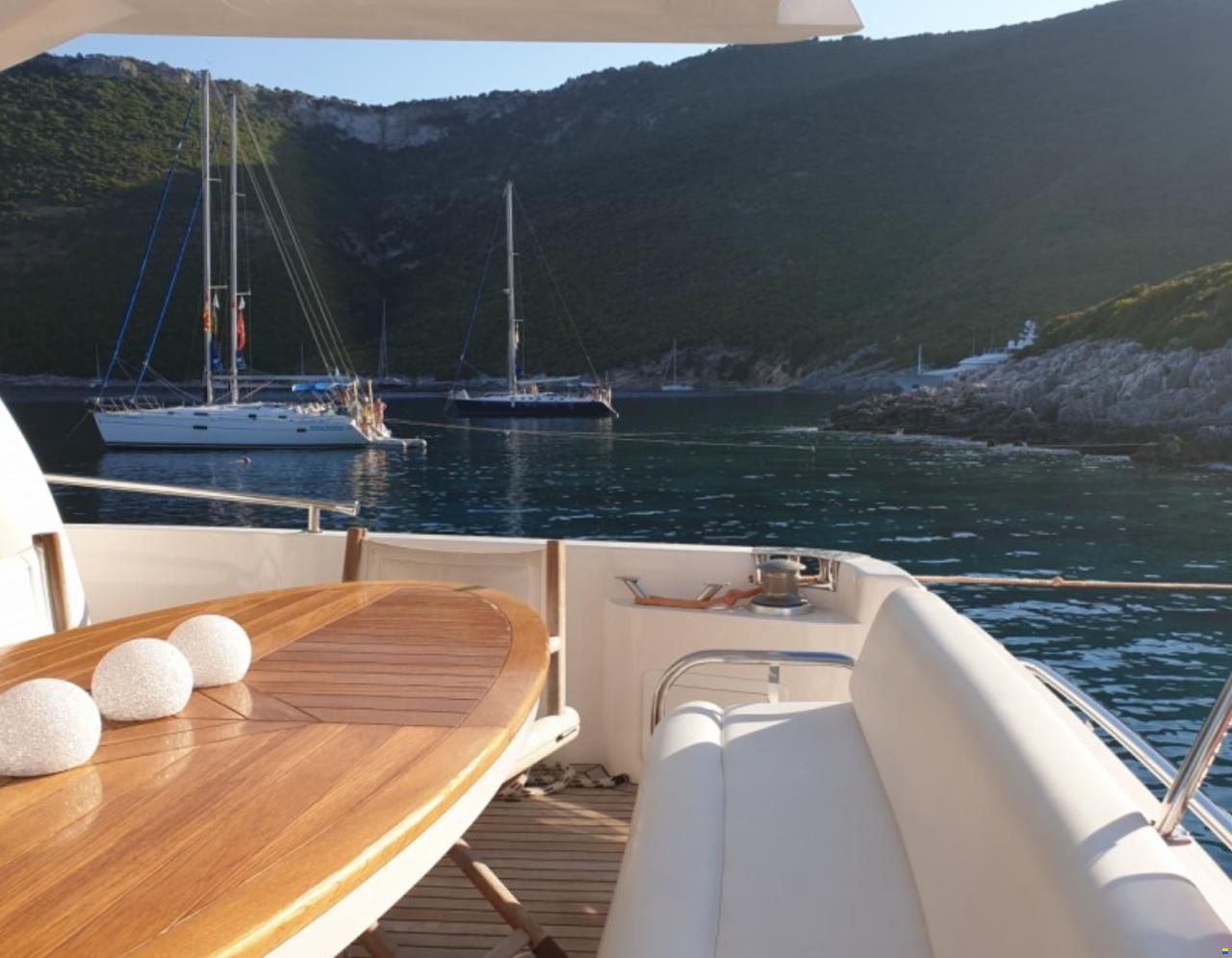 Majesty Yachts Majesty 66 Flybridge