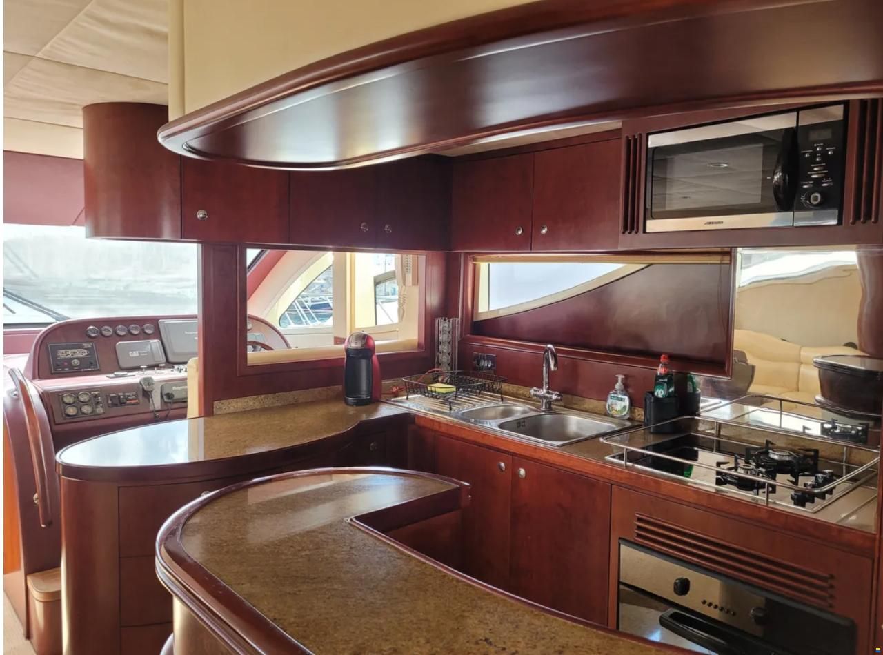 Majesty Yachts Majesty 66 Flybridge