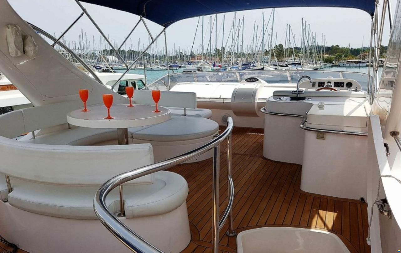 Majesty Yachts Majesty 66 Flybridge