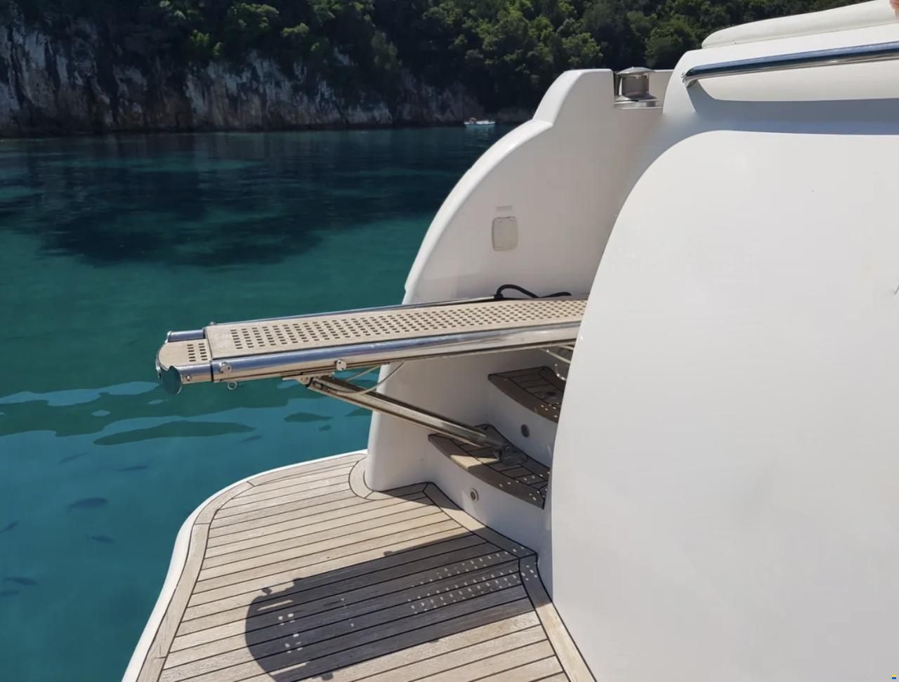 Majesty Yachts Majesty 66 Flybridge