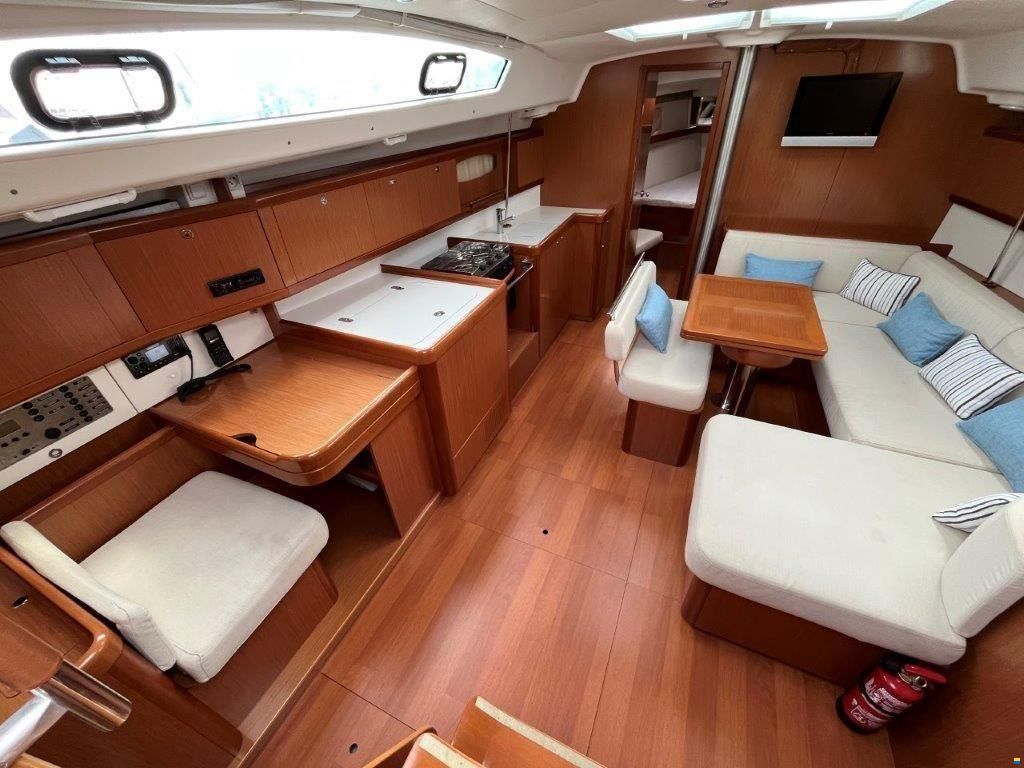Beneteau Oceanis 43