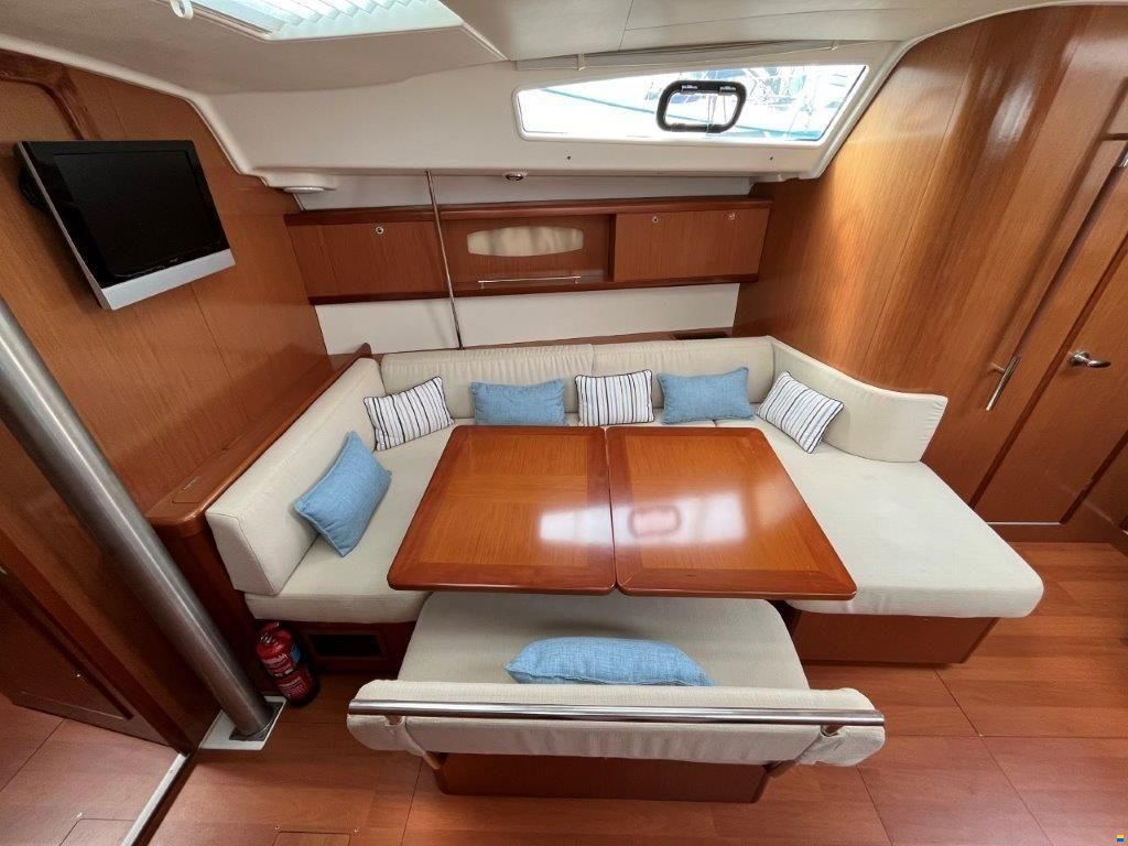 Beneteau Oceanis 43
