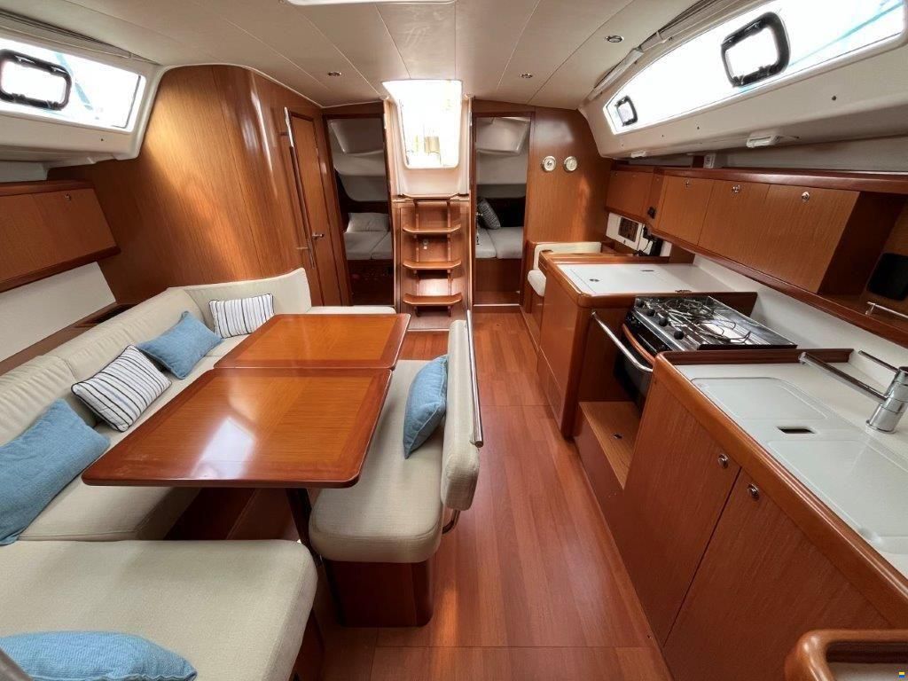 Beneteau Oceanis 43