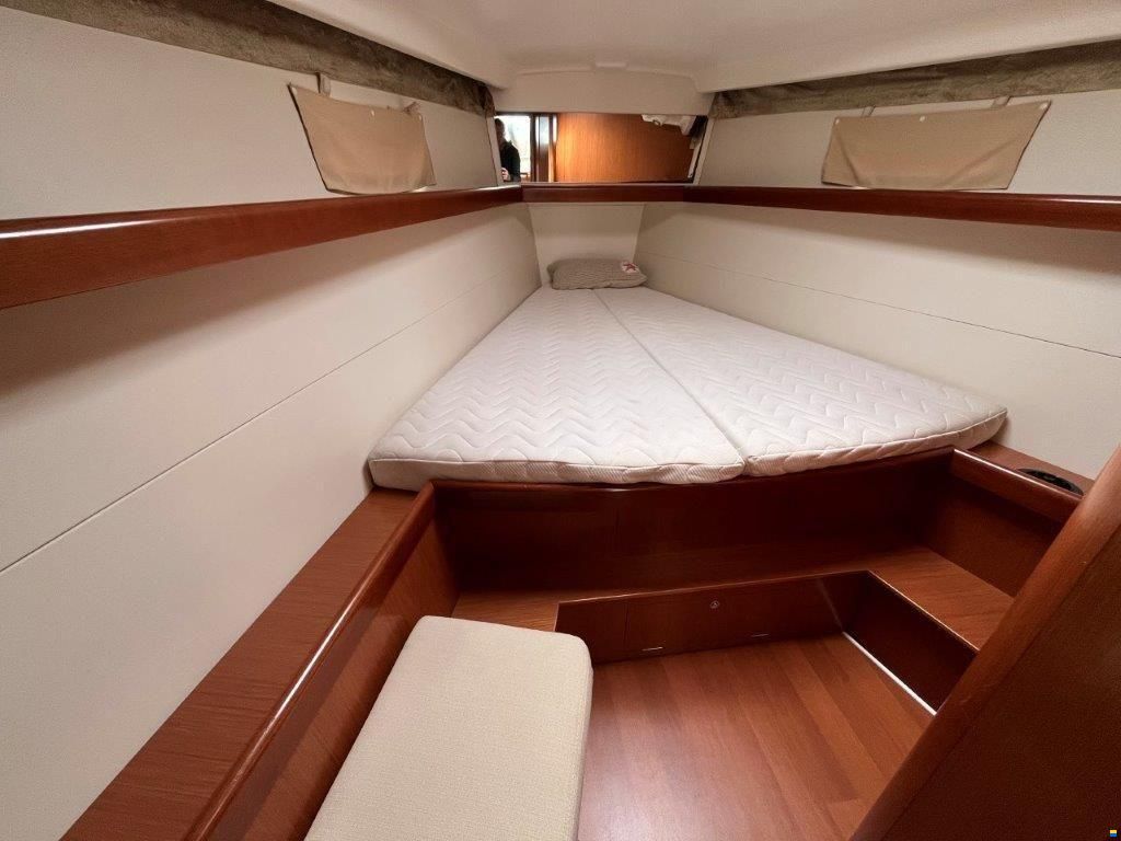 Beneteau Oceanis 43