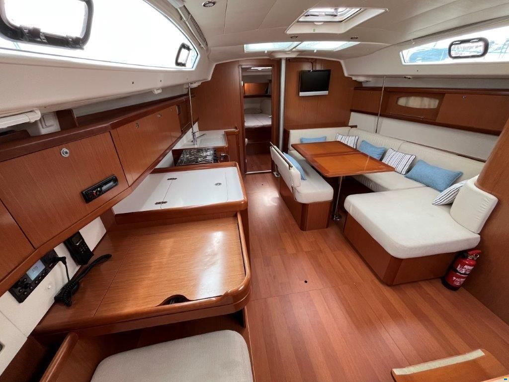 Beneteau Oceanis 43