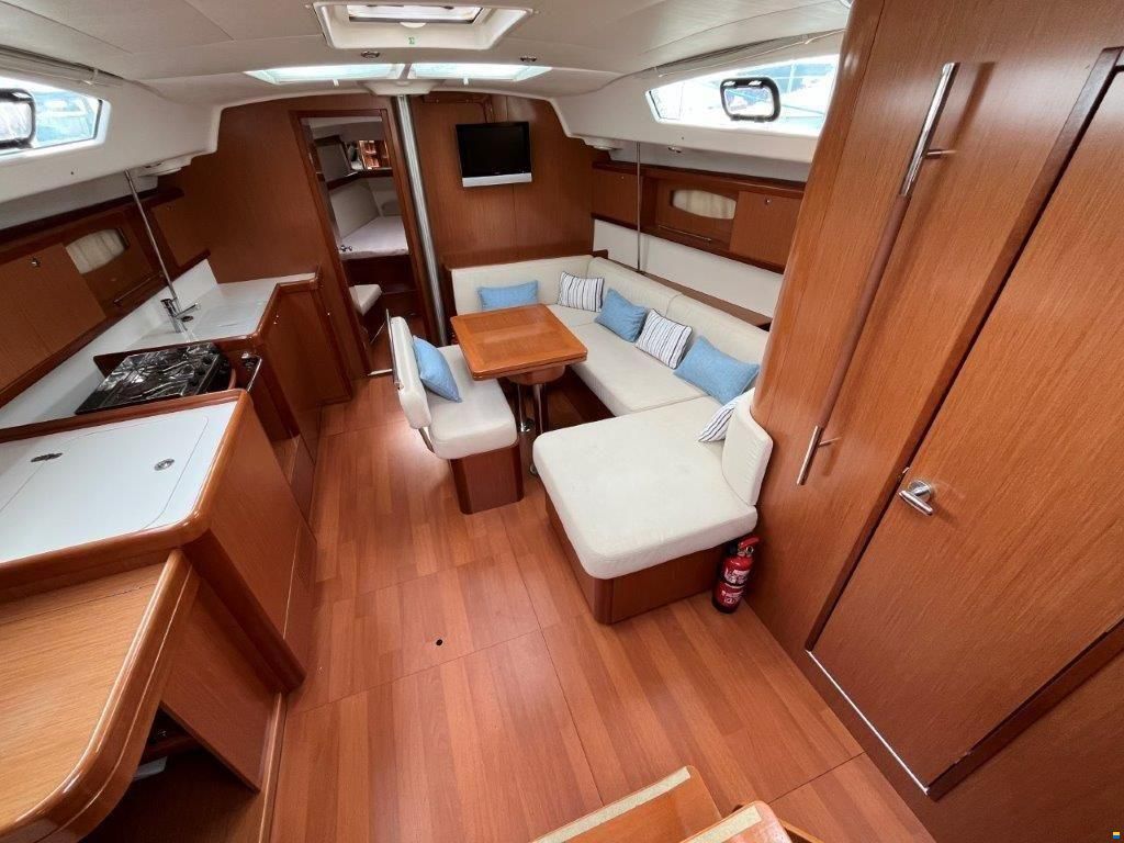 Beneteau Oceanis 43