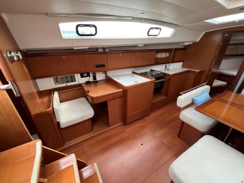 Beneteau Oceanis 43