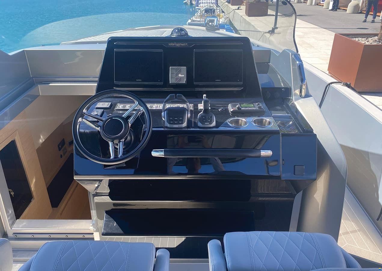 Solaris Yachts 40' open