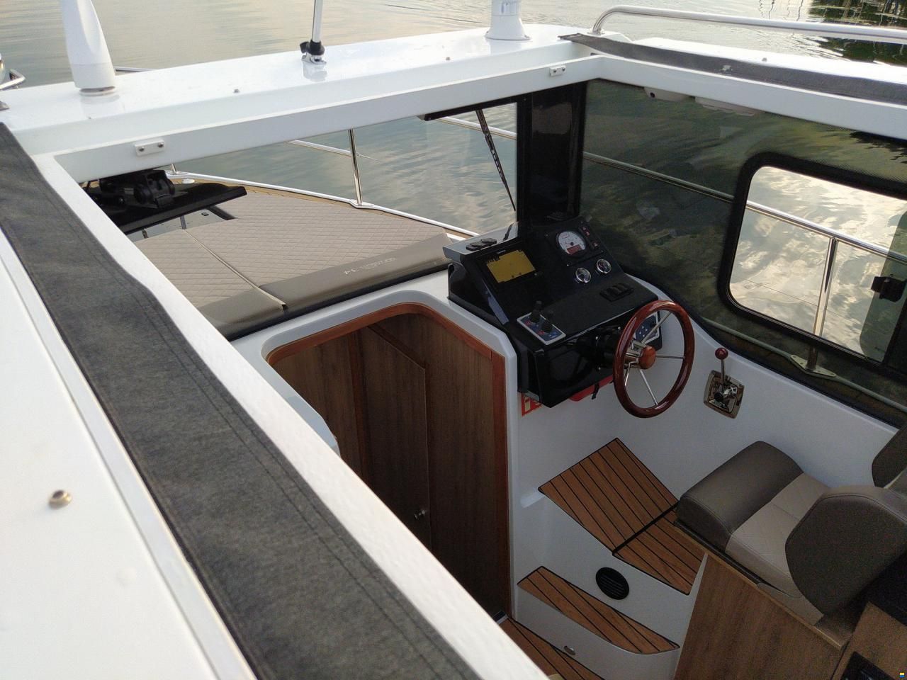 Nikhen Aquasun 34 AftCab "Long Platform"
