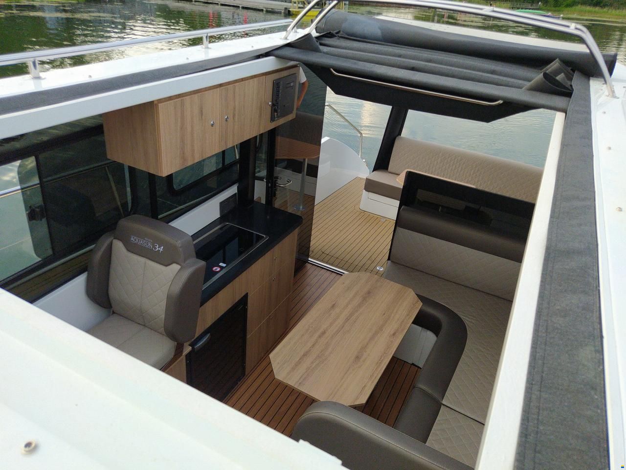 Nikhen Aquasun 34 AftCab "Long Platform"