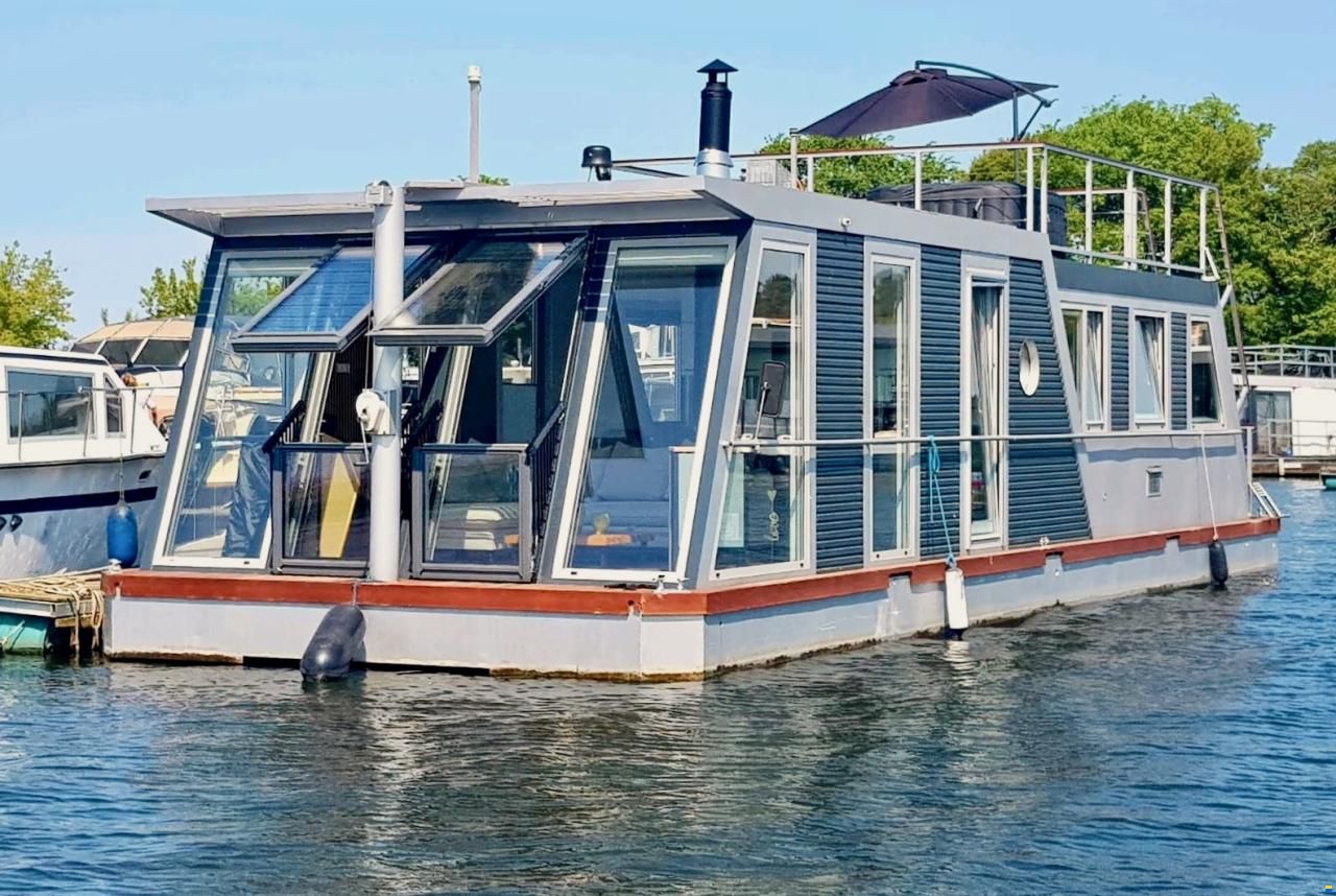 Exklusive 55m&sup2; Wohnung  auf dem Wasser