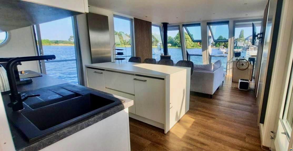 Exklusive 55m&sup2; Wohnung  auf dem Wasser