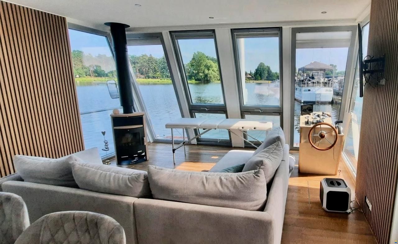 Exklusive 55m&sup2; Wohnung  auf dem Wasser
