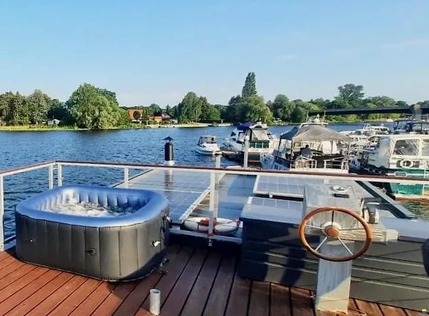 Exklusive 55m&sup2; Wohnung  auf dem Wasser