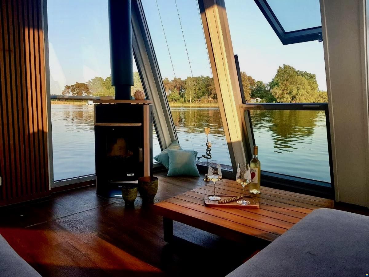 Exklusive 55m&sup2; Wohnung  auf dem Wasser