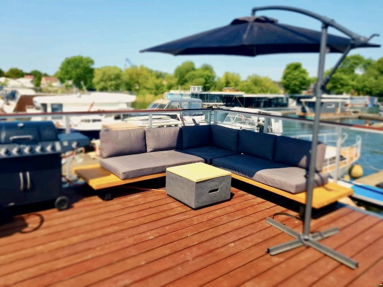 Exklusive 55m&sup2; Wohnung  auf dem Wasser