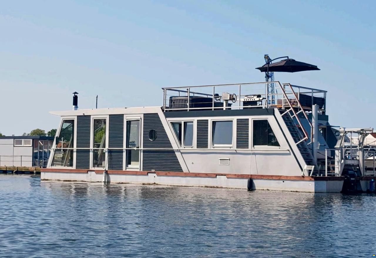 Exklusive 55m&sup2; Wohnung  auf dem Wasser