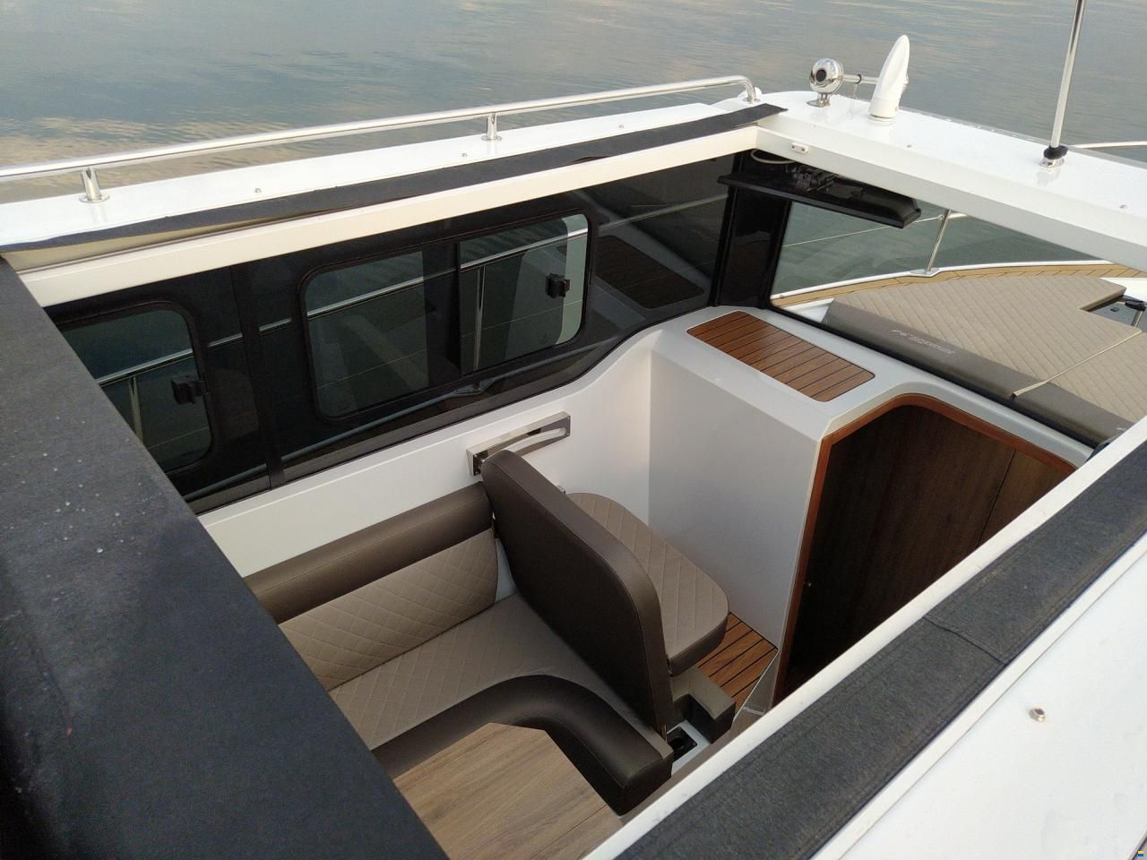 Nikhen Aquasun 34 AftCab