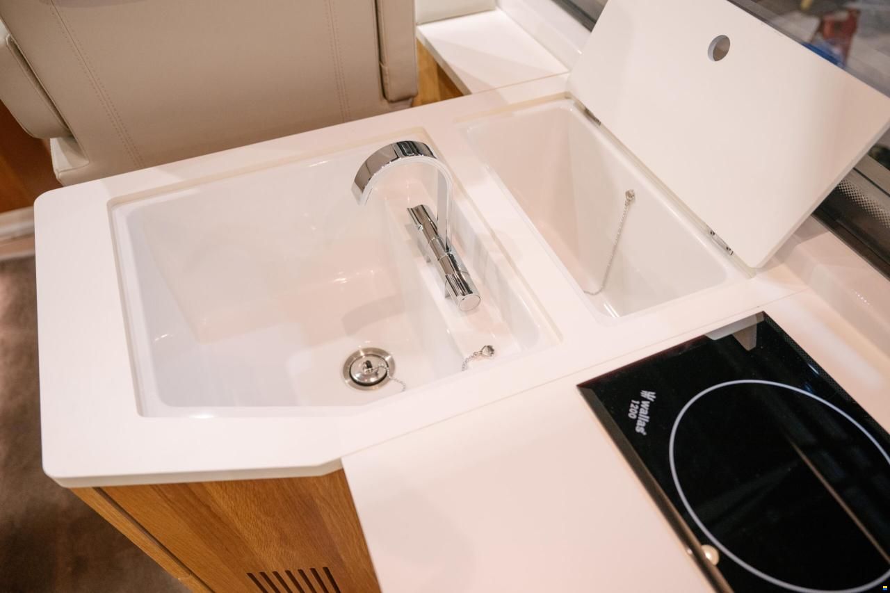 Grandezza 30 Outboard