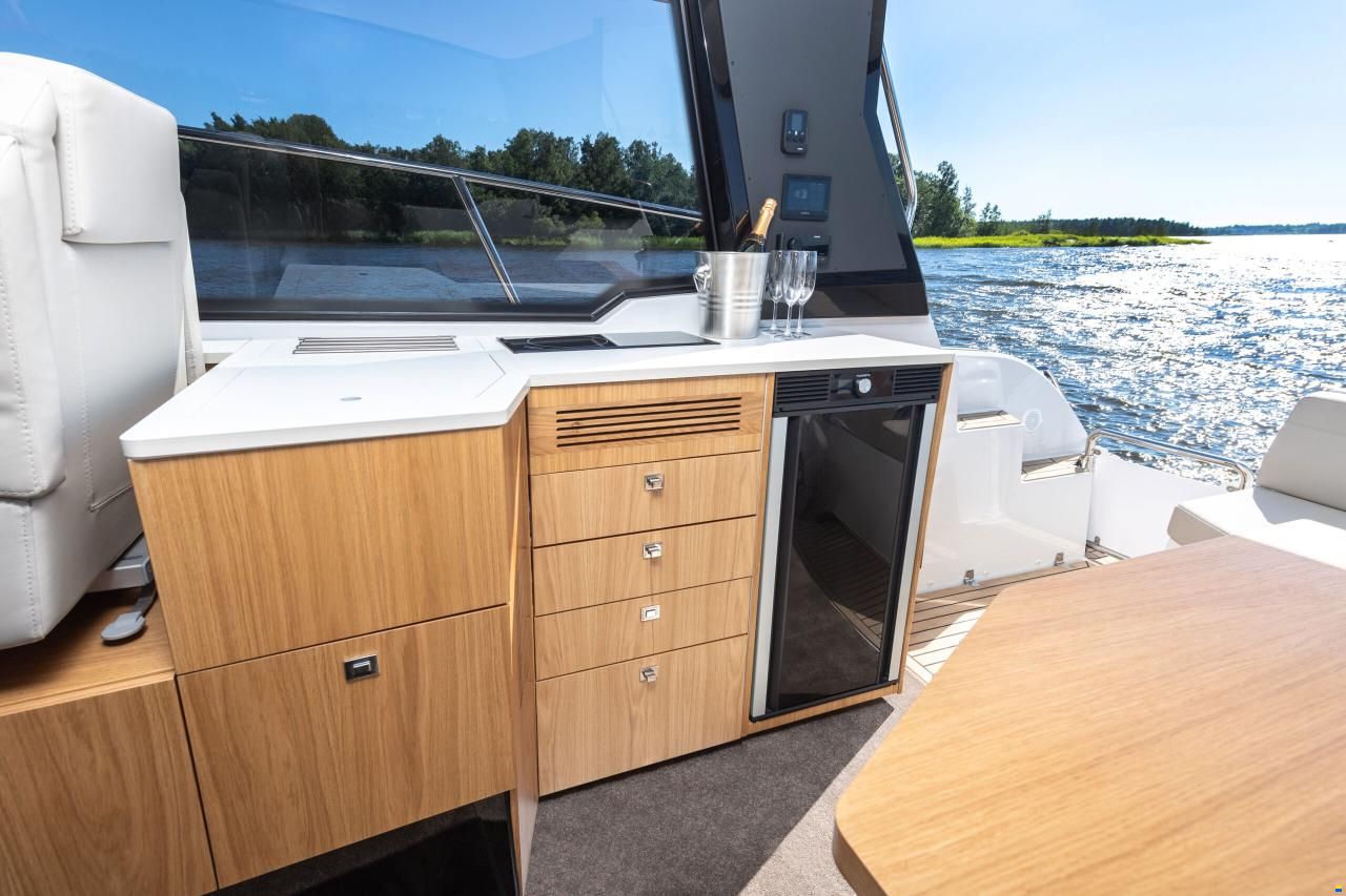 Grandezza 30 Outboard