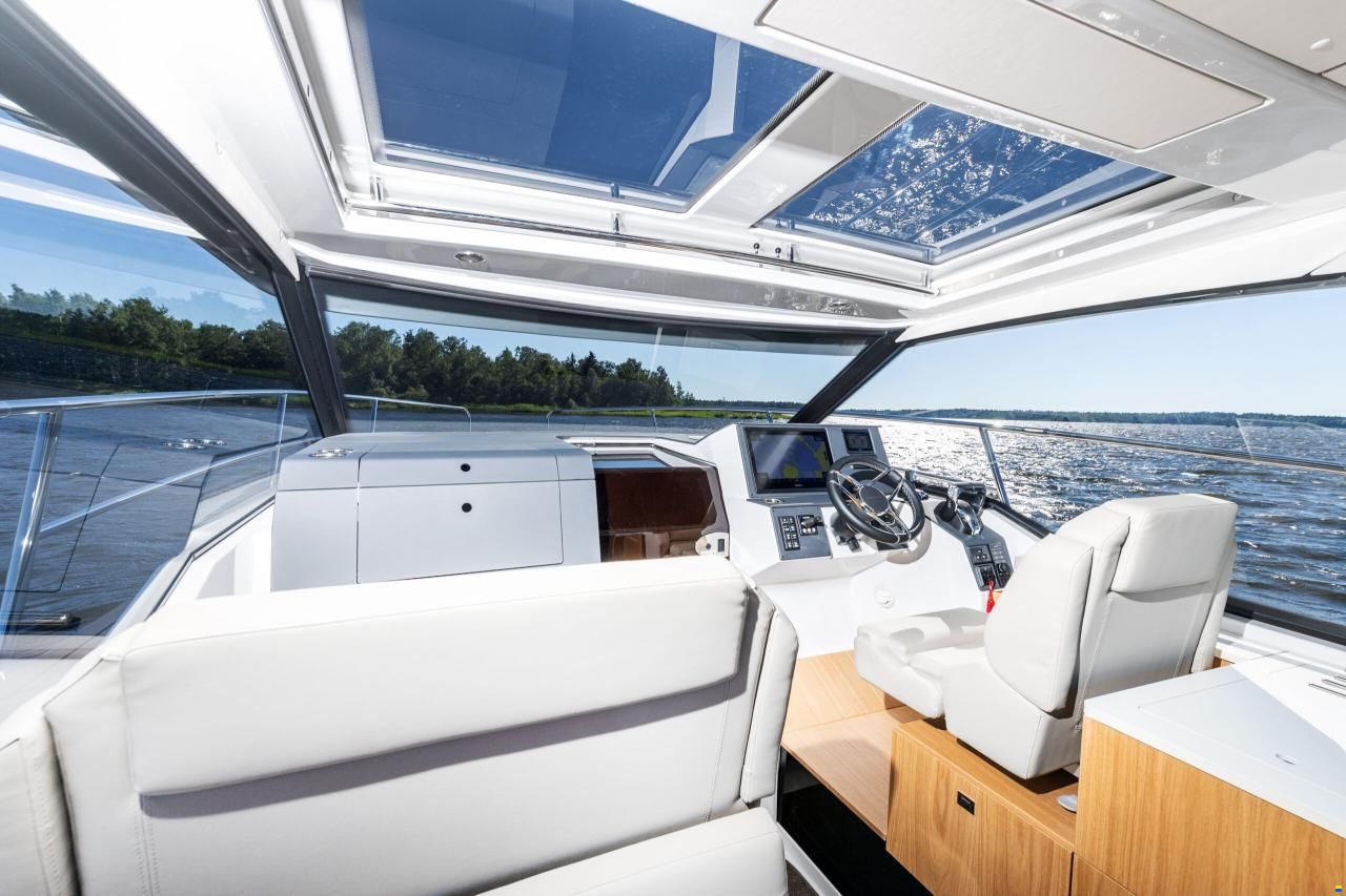 Grandezza 30 Outboard