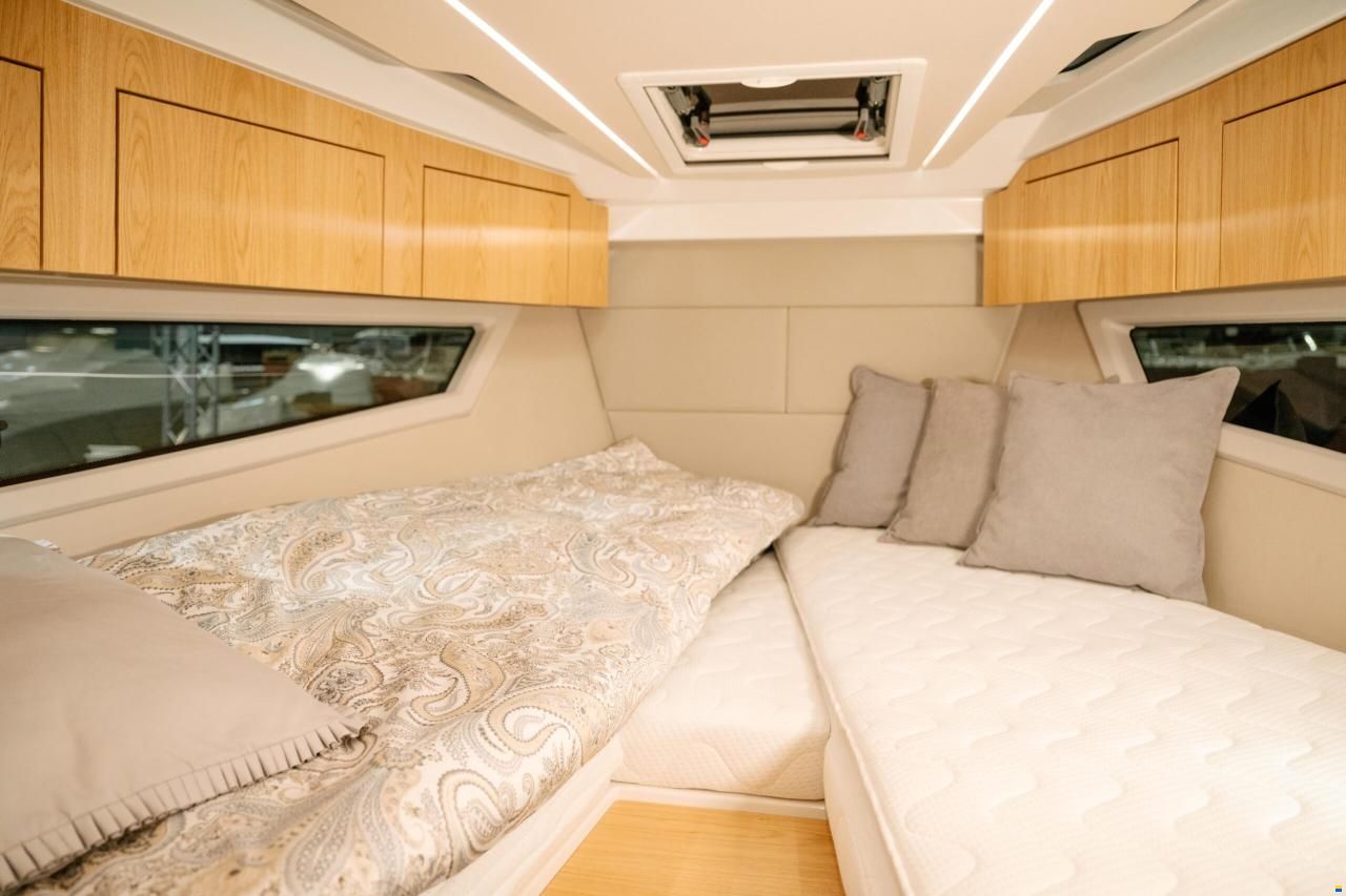 Grandezza 30 Outboard