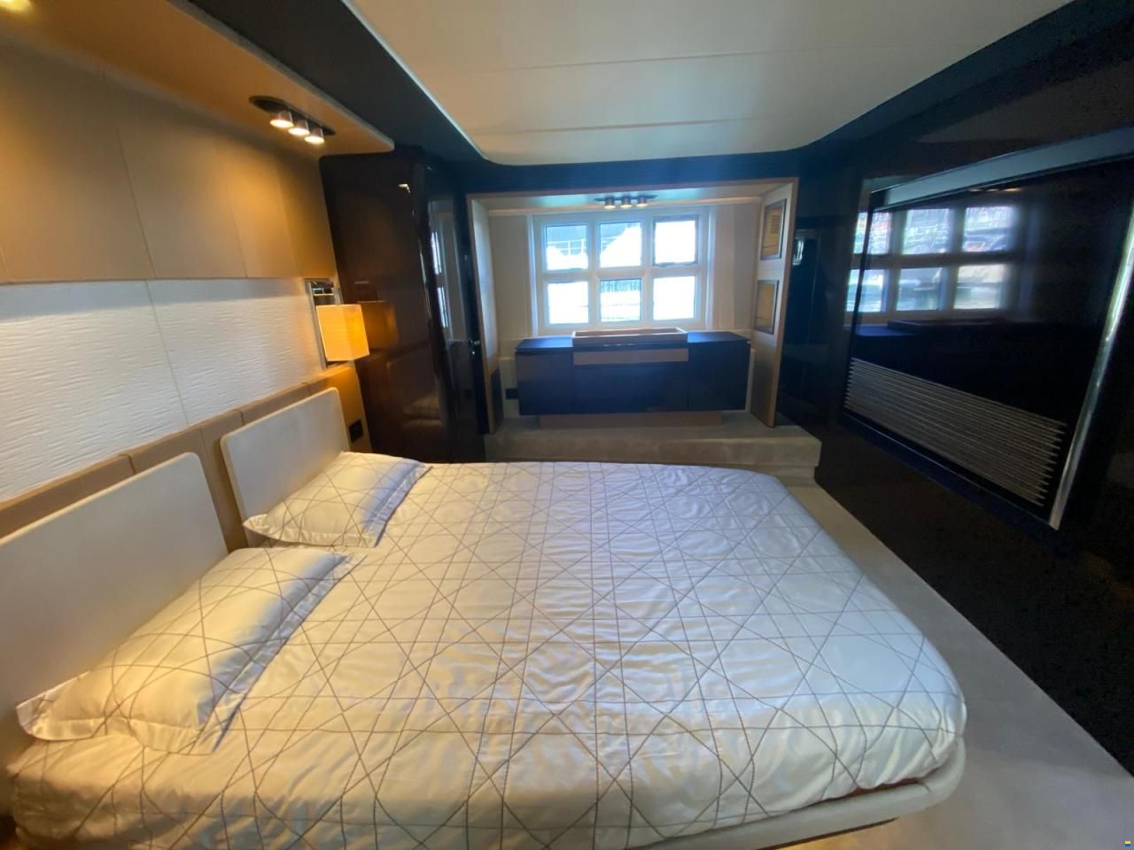 Azimut 77S