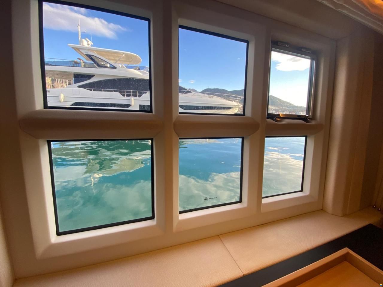 Azimut 77S