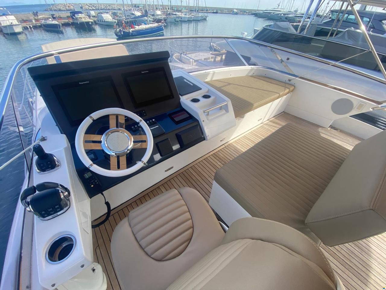 Azimut 77S