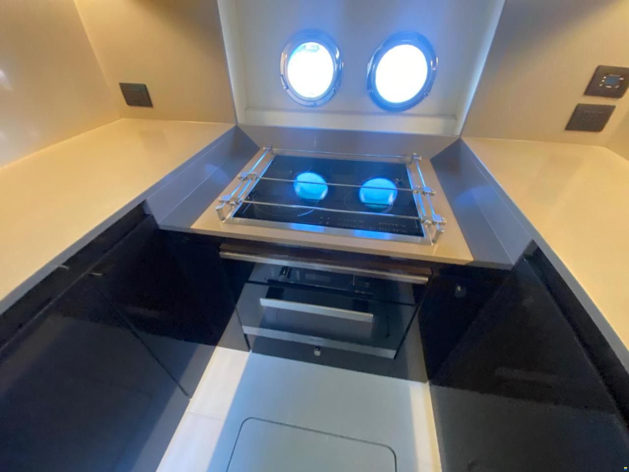 Azimut 77S