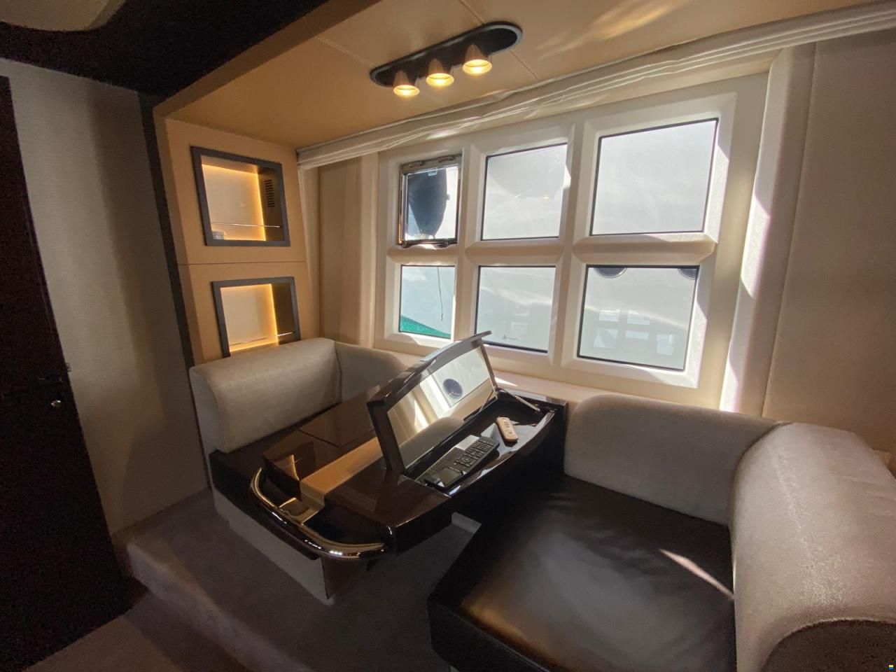 Azimut 77S