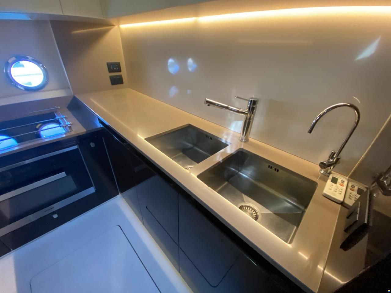 Azimut 77S