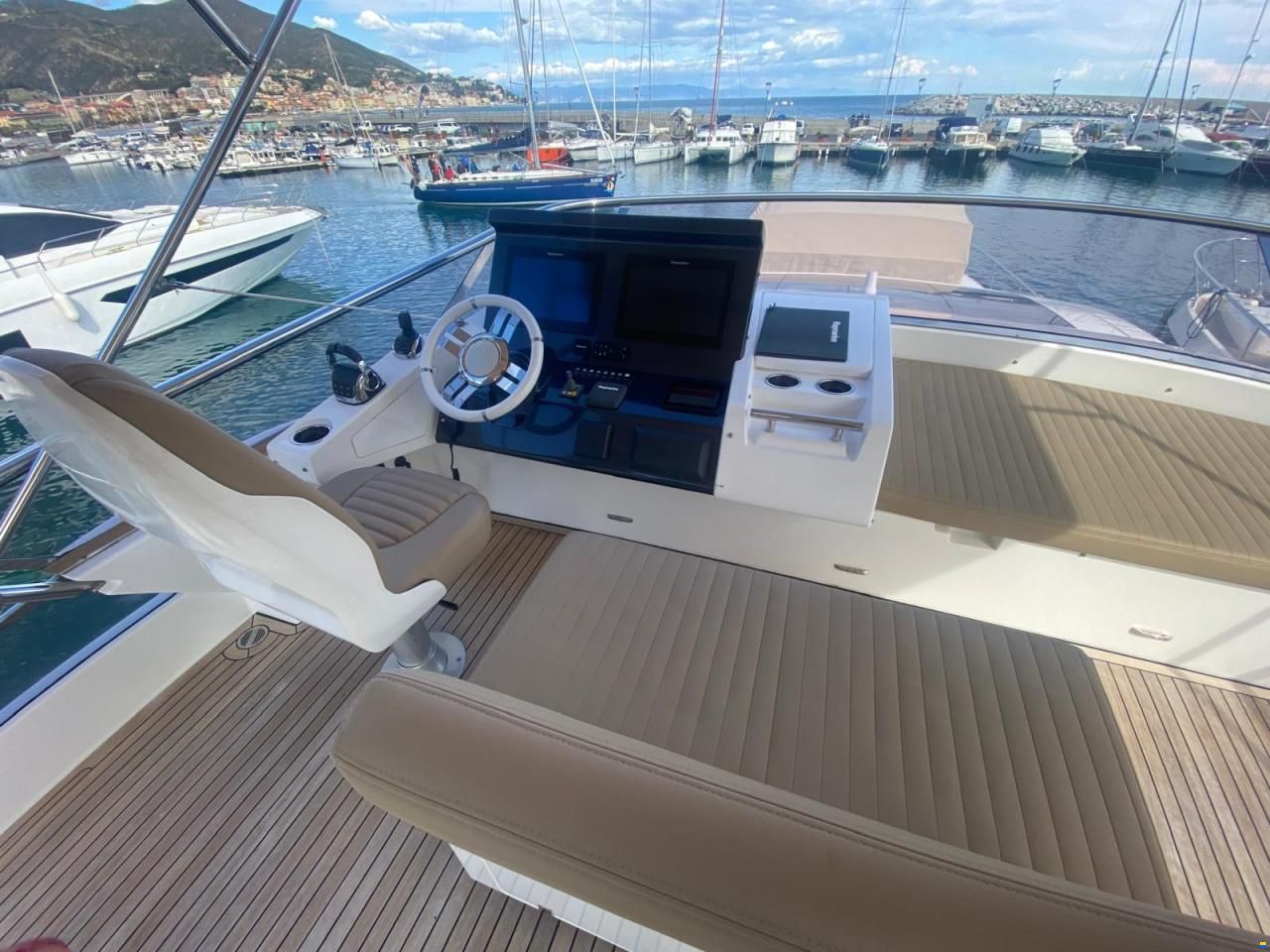 Azimut 77S