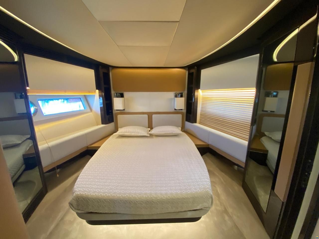 Azimut 77S