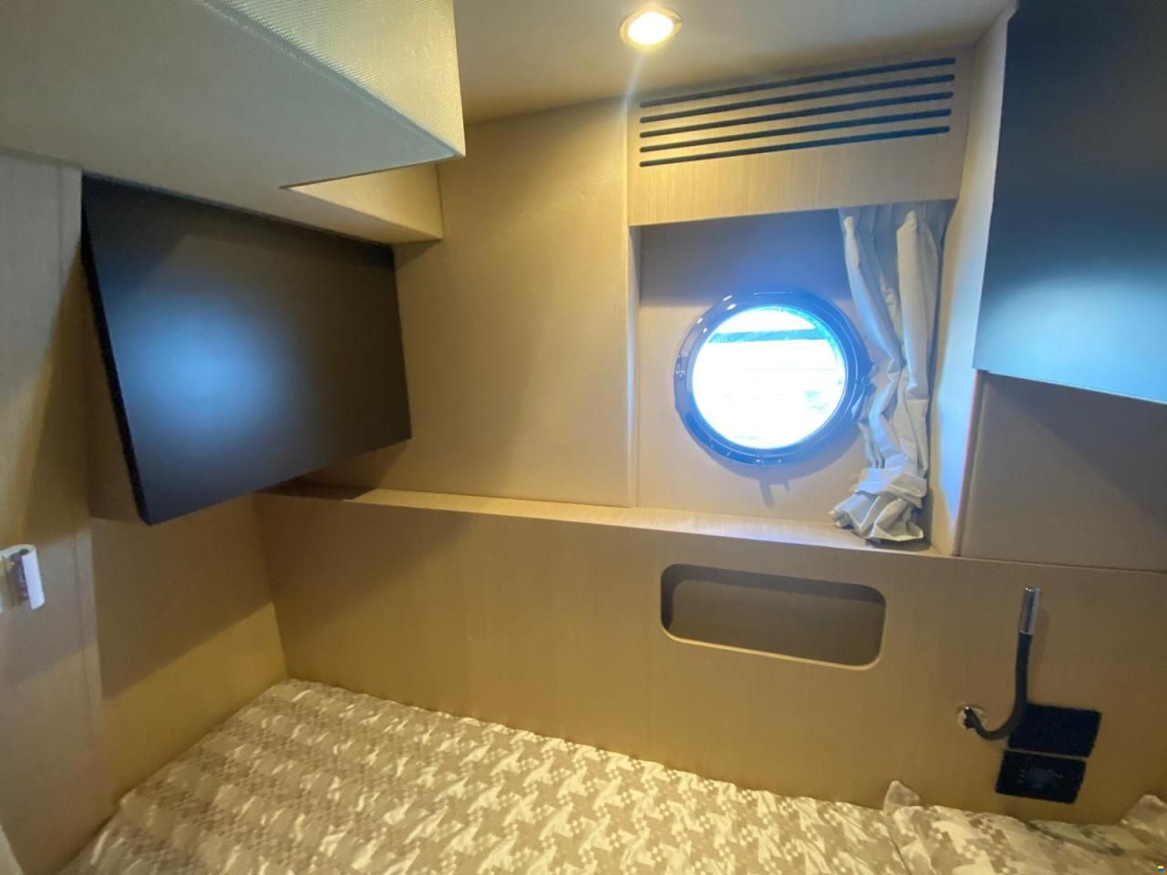 Azimut 77S
