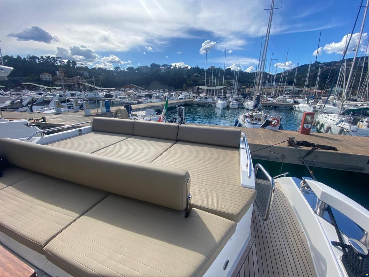 Azimut 77S