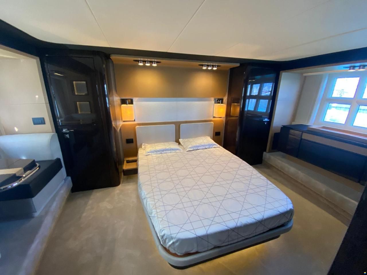 Azimut 77S