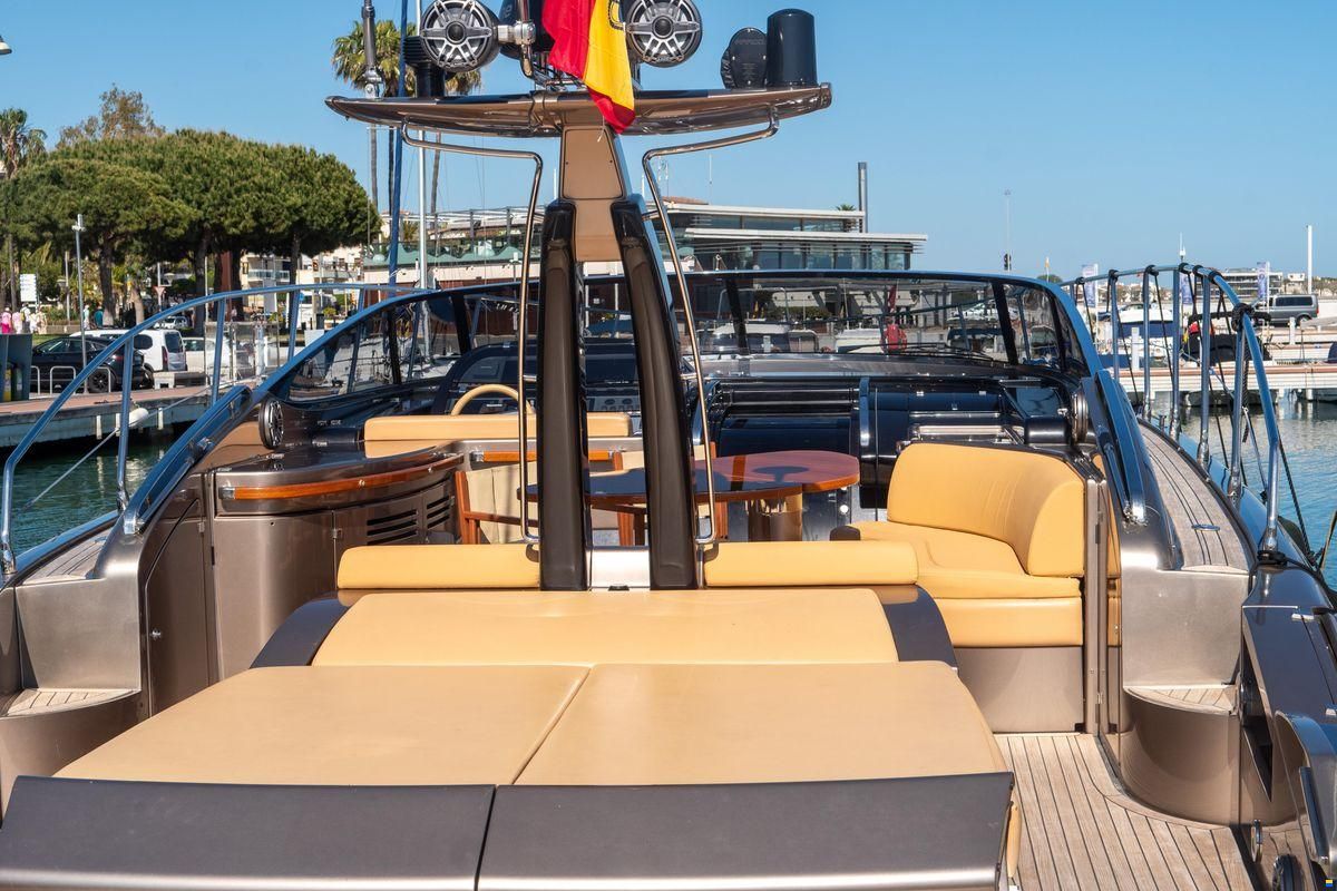 Riva le 52
