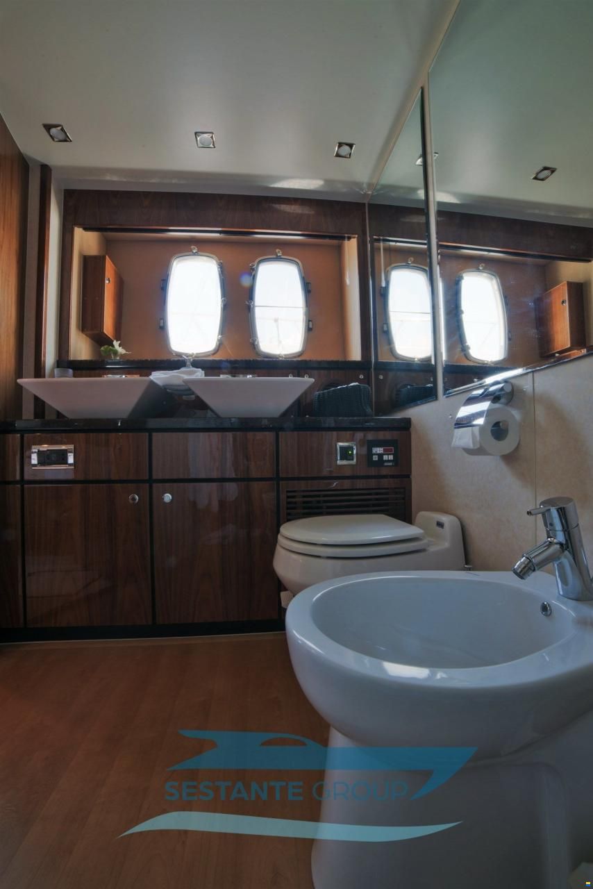 Fairline SQUADRON 74