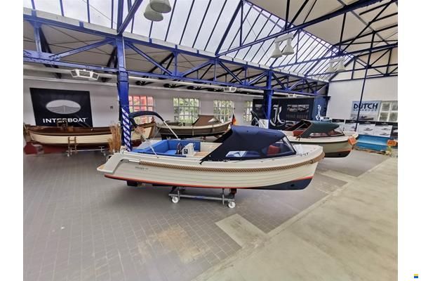 Interboat DE Intender 700 (2022)