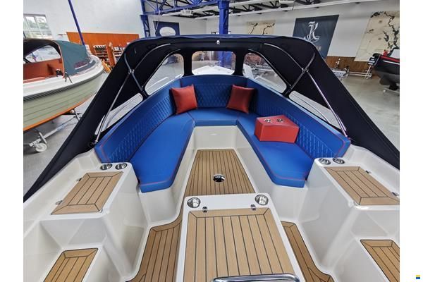 Interboat DE Intender 700 (2022)