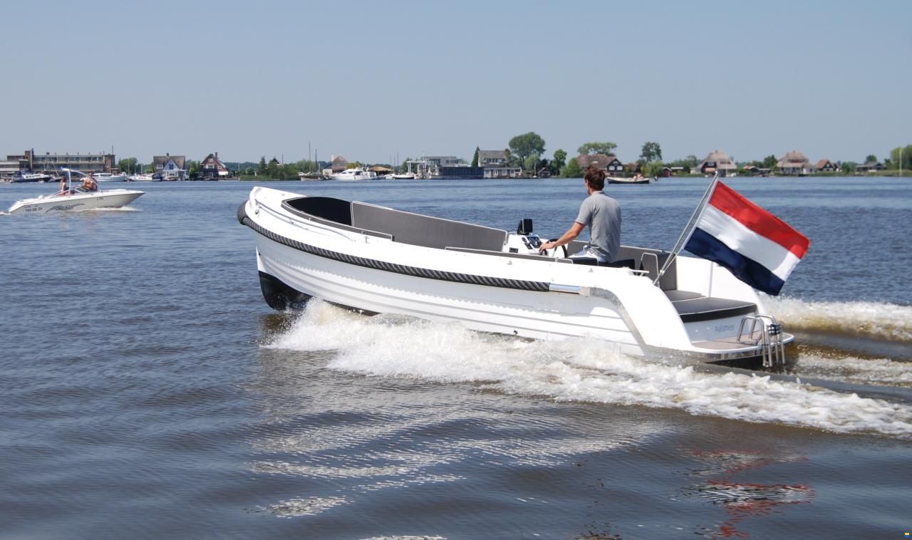 Interboat DE Intender 700 (2022)