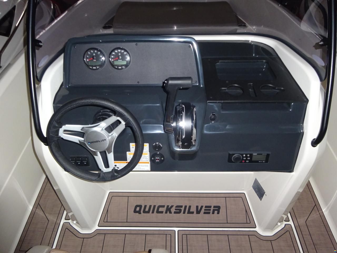 Quicksilver Activ 605 Open