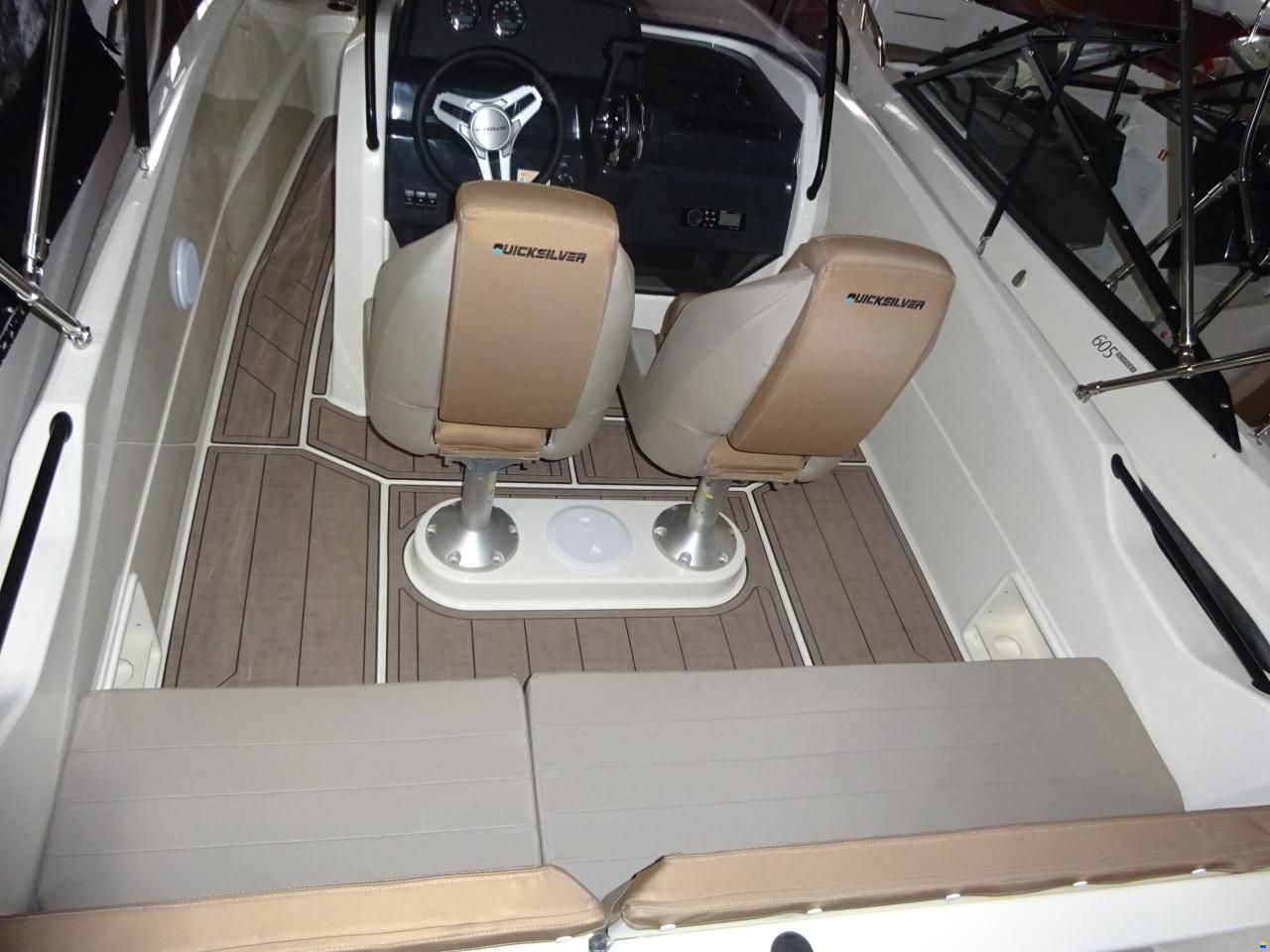 Quicksilver Activ 605 Open