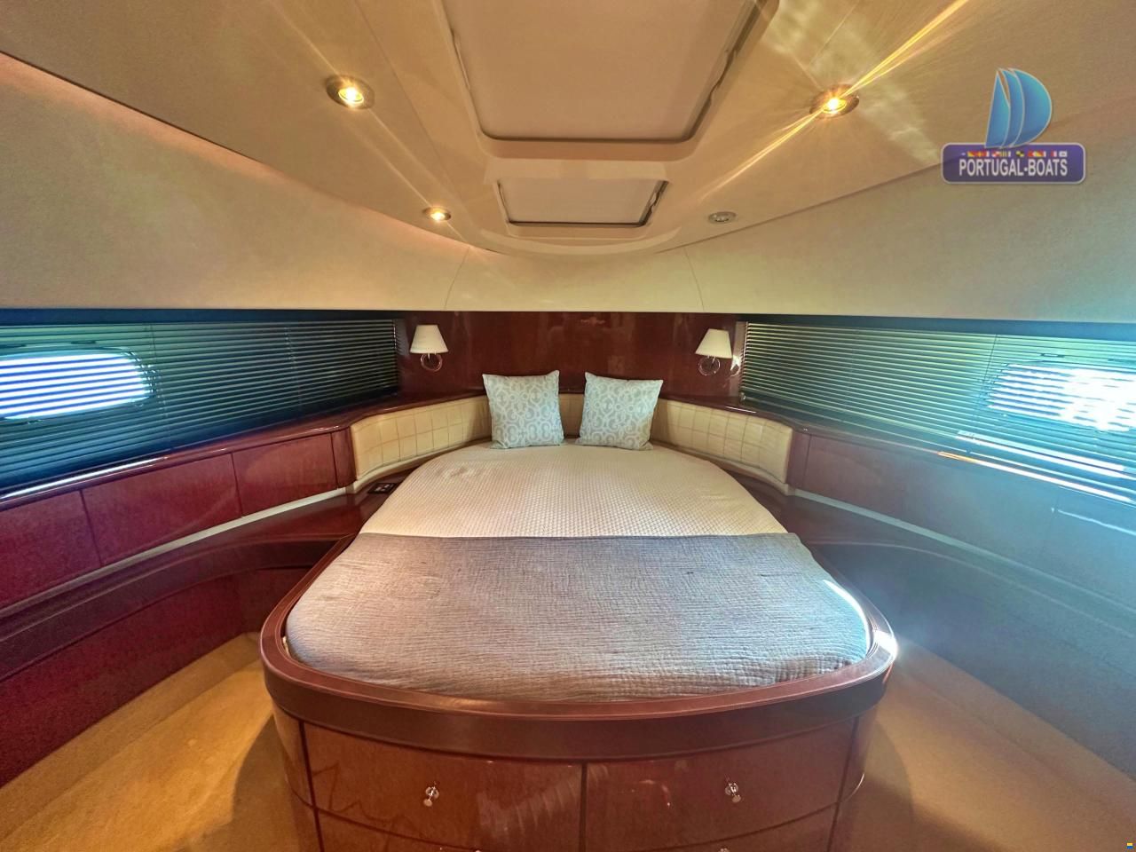 Fairline Squadron 74 custom