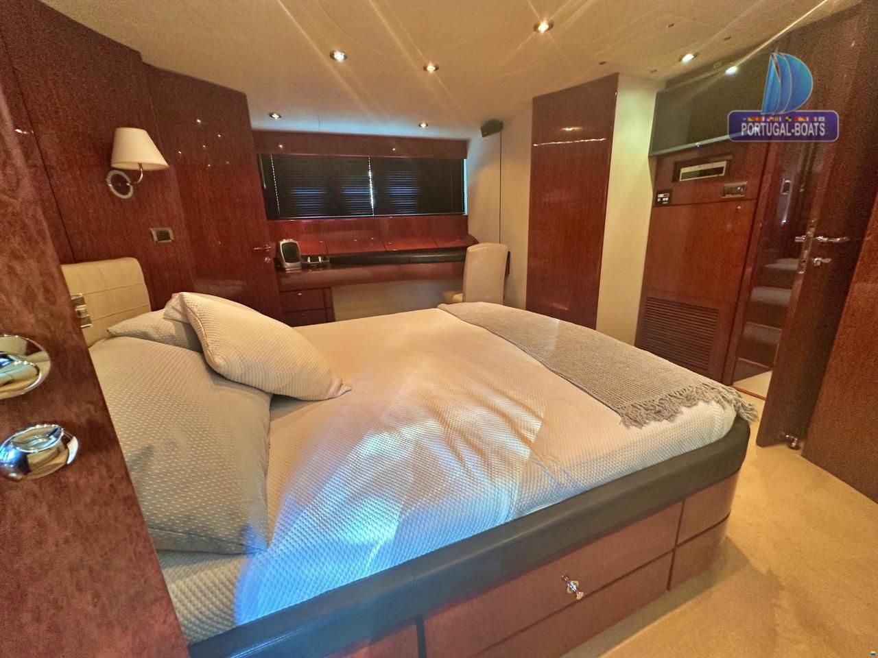 Fairline Squadron 74 custom