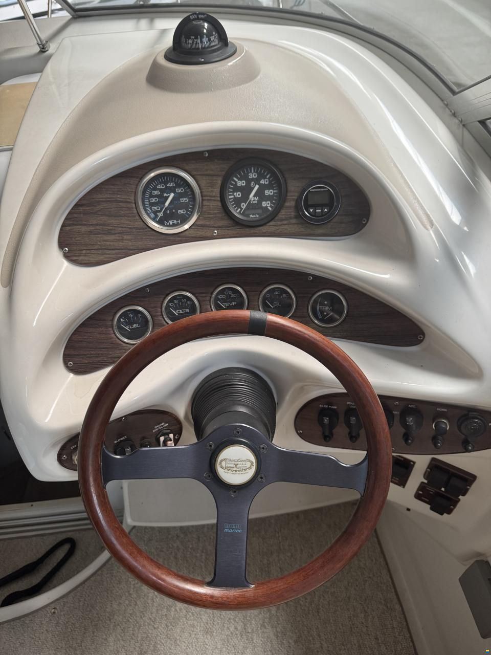 Chris Craft 240 Express Cruiser