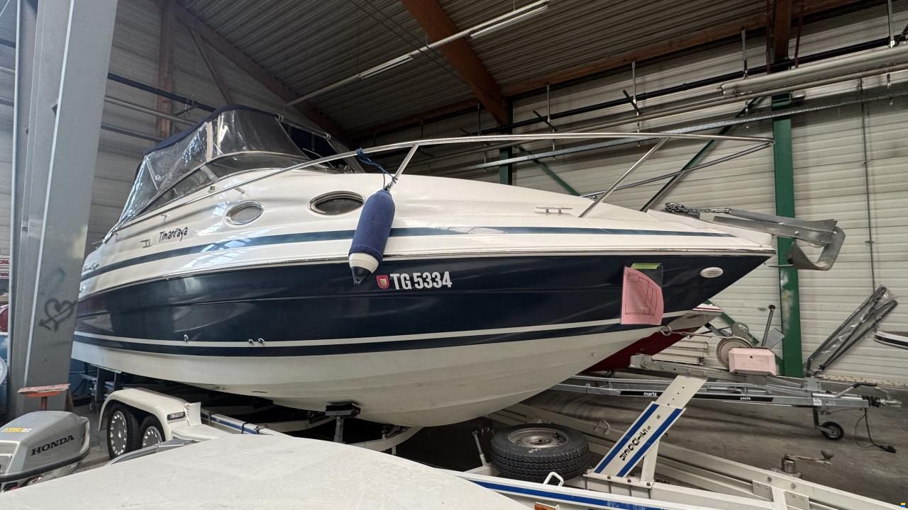 Chris Craft 240 Express Cruiser